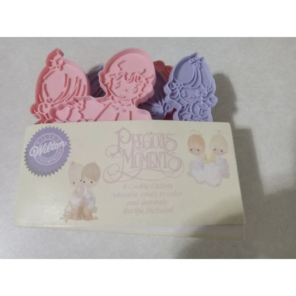 Vintage Lot of 8 Precious Moments Wilton plastic Cookie Cutters / 1993